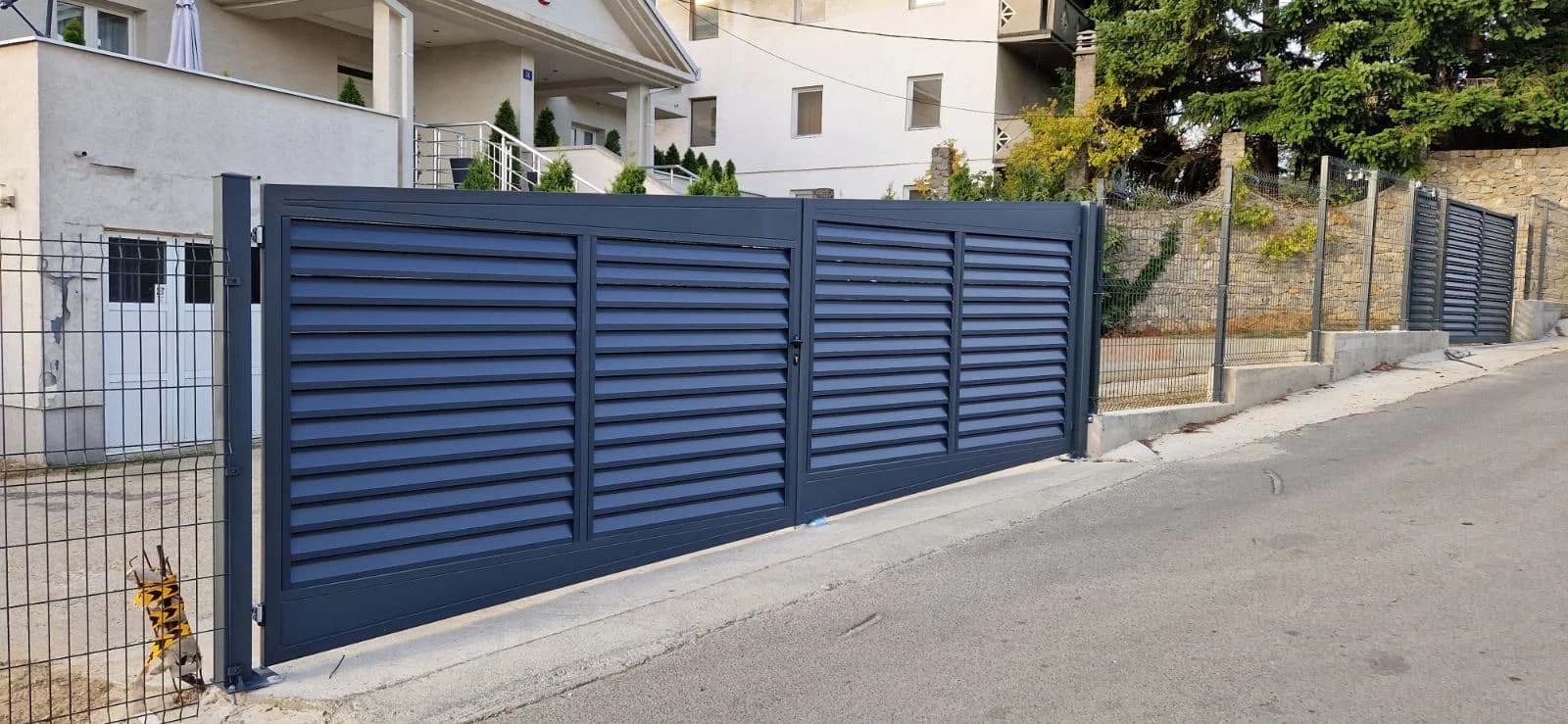 ALUMINIJUMSKA DVOKRILNA I KLIZNA KAPIJA